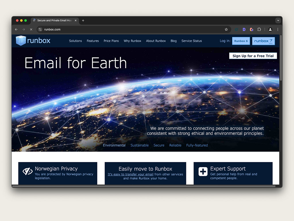 Skärmdump av Runbox:s hemsida som visar en säker och miljövänlig e-posttjänst med servrar i Norge.