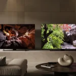 Jämförelse mellan OLED- och QLED-TV i ett modernt vardagsrum